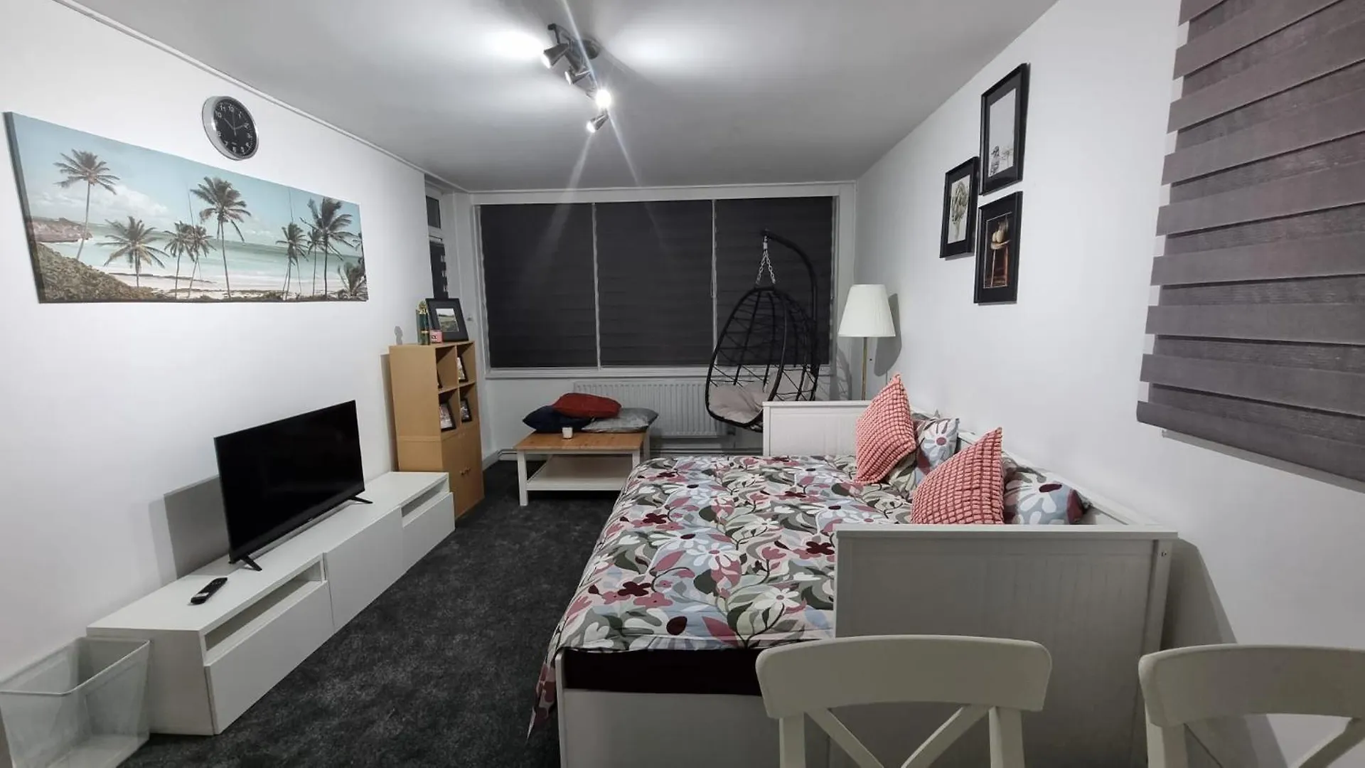 Amazing 1 Bed Entire Flat With Separate Living Room And Kitchen In London With Free Parking